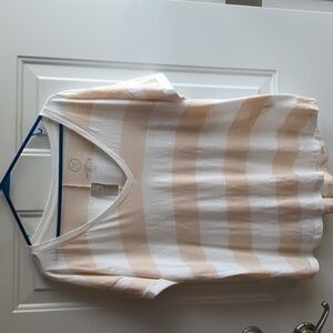 NWT - Womens t-shirt